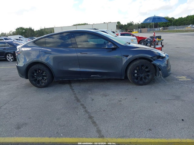 2022 Tesla Model Y Long Range Dual Motor All-wheel Drive მანქანა იყიდება აუქციონზე, vin: 7SAYGDEE4NF426196, აუქციონის ნომერი: 44490484