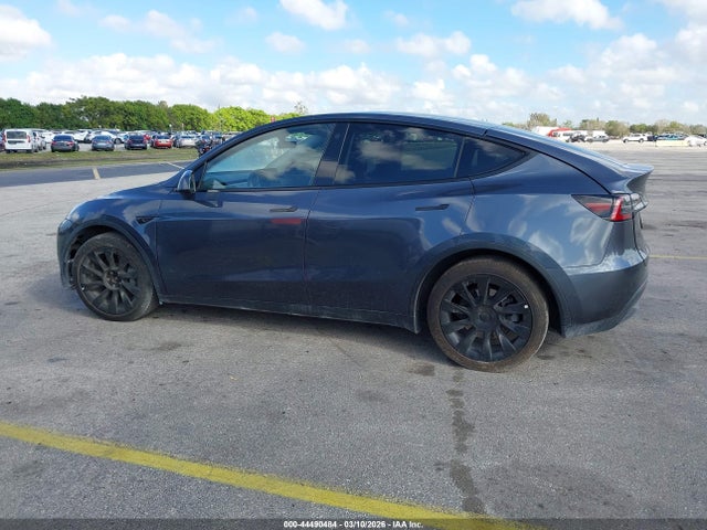 2022 Tesla Model Y Long Range Dual Motor All-wheel Drive მანქანა იყიდება აუქციონზე, vin: 7SAYGDEE4NF426196, აუქციონის ნომერი: 44490484