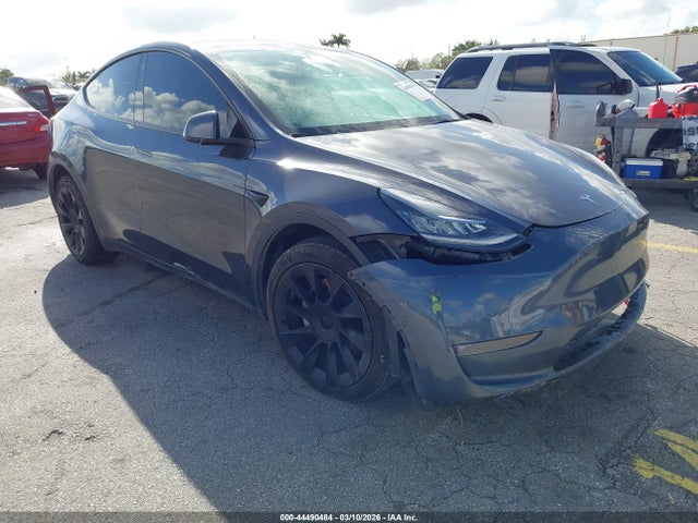 2022 Tesla Model Y Long Range Dual Motor All-wheel Drive მანქანა იყიდება აუქციონზე, vin: 7SAYGDEE4NF426196, აუქციონის ნომერი: 44490484