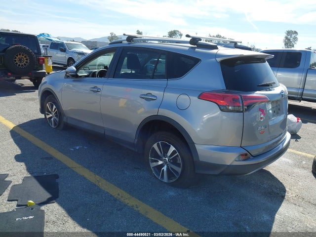 2T3WFREV3JW419569 Toyota Rav4 Xle