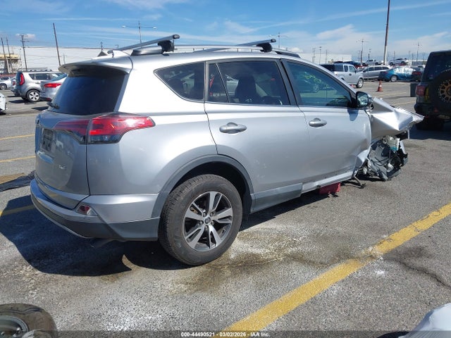 2T3WFREV3JW419569 Toyota Rav4 Xle