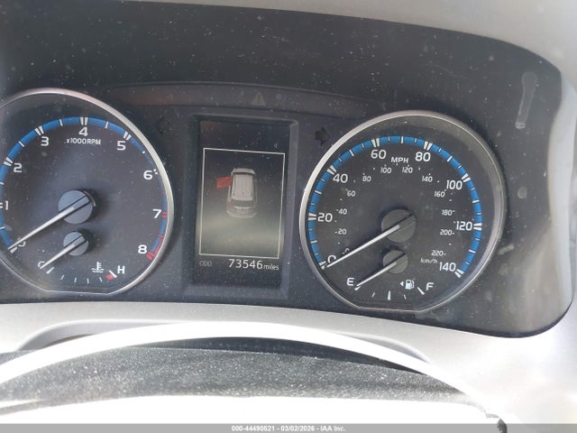 2T3WFREV3JW419569 Toyota Rav4 Xle