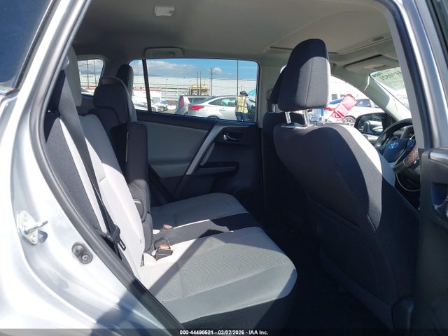 2T3WFREV3JW419569 Toyota Rav4 Xle