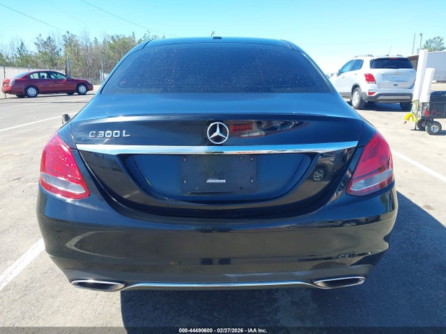 44490600 :رقم المزاد ، 55SWF4JB7FU079420 vin ، 2015 Mercedes-benz C 300 مزاد بيع