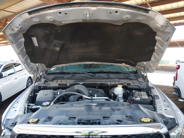 1C6RR7TTXJS162646 RAM 1500 Slt 4x4 6&#039;4 Box