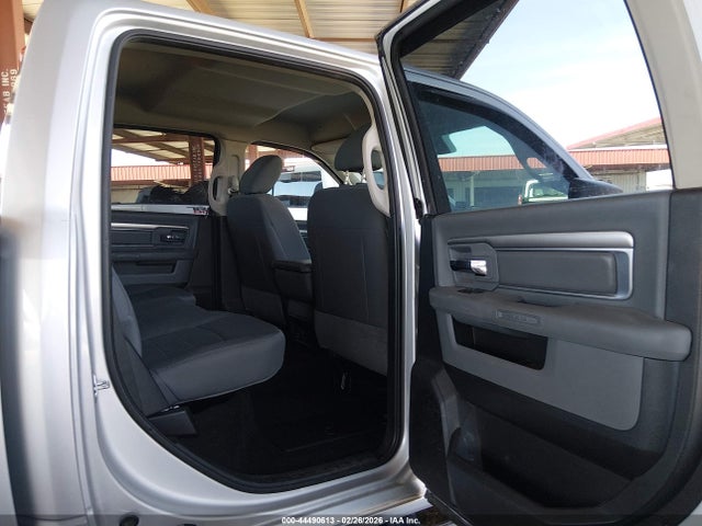 1C6RR7TTXJS162646 RAM 1500 Slt 4x4 6&#039;4 Box