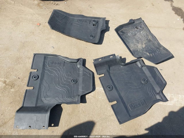 1C4HJXFGXJW146370 Jeep Wrangler Unlimited Rubicon 4x4