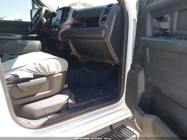 2023 Ram 2500 Tradesman  4x4 6'4 Box მანქანა იყიდება აუქციონზე, vin: 3C6UR5CL9PG558355, აუქციონის ნომერი: 44490666