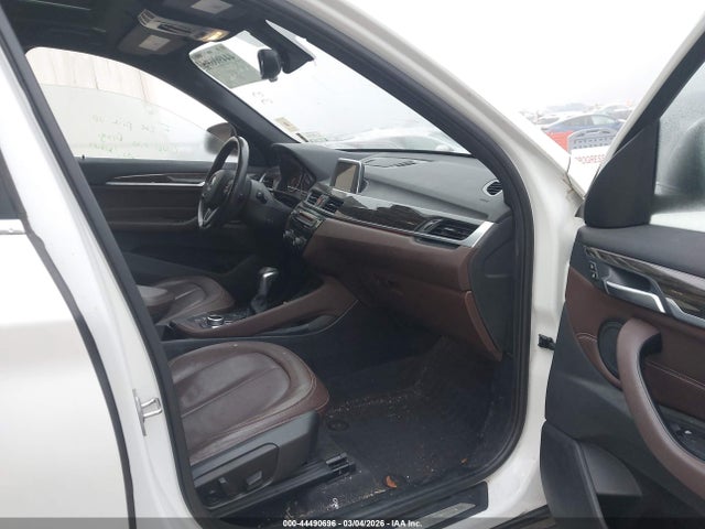 2017 BMW X1 WBXHT3C38H5F70575 Photo 4