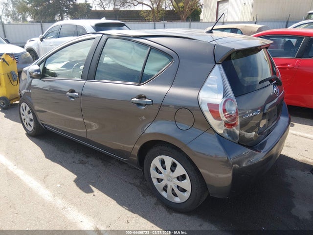 Toyota Prius C Two 2014 JTDKDTB32E1570217 Image 3