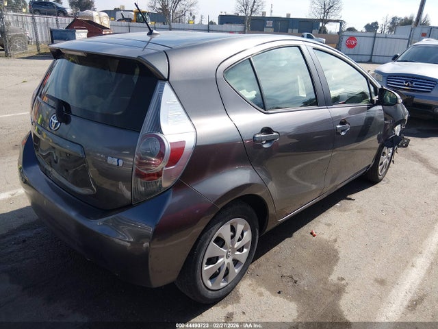 Toyota Prius C Two 2014 JTDKDTB32E1570217 Image 4