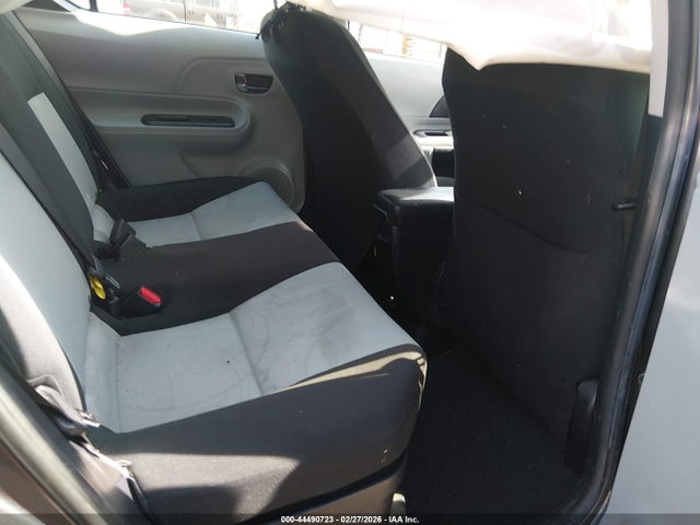 Toyota Prius C Two 2014 JTDKDTB32E1570217 Image 8