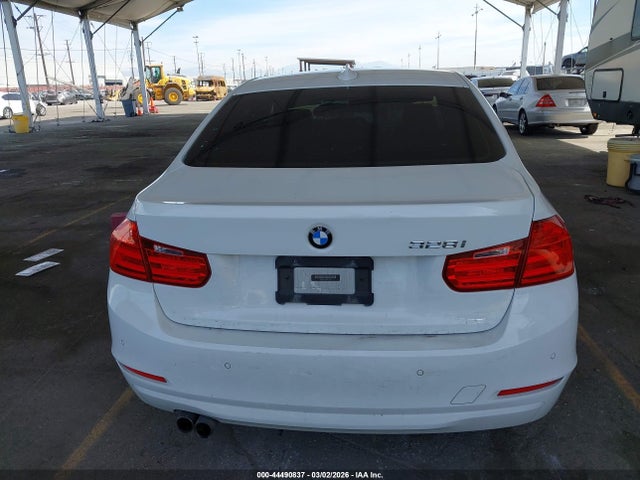 44490837 :رقم المزاد ، WBA3C1C55FK118511 vin ، 2015 Bmw 328i مزاد بيع