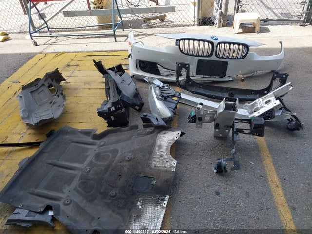 44490837 :رقم المزاد ، WBA3C1C55FK118511 vin ، 2015 Bmw 328i مزاد بيع