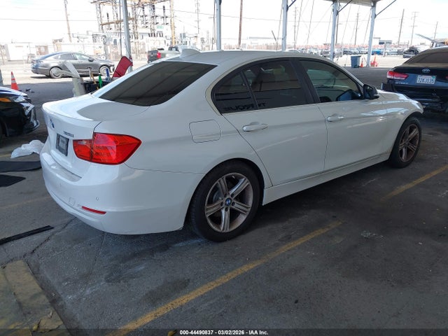 44490837 :رقم المزاد ، WBA3C1C55FK118511 vin ، 2015 Bmw 328i مزاد بيع