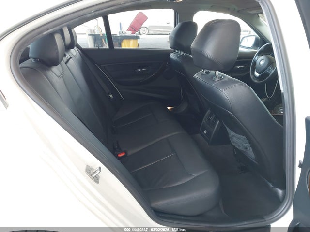 44490837 :رقم المزاد ، WBA3C1C55FK118511 vin ، 2015 Bmw 328i مزاد بيع