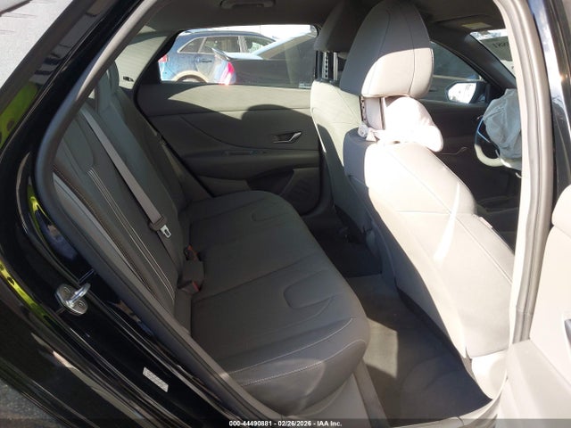 KMHLM4AG4MU200281 Hyundai ELANTRA SEL