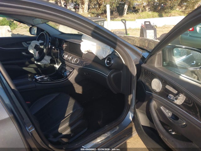 2017 MERCEDES-BENZ E 300 WDDZF4JB8HA067535 Photo 4