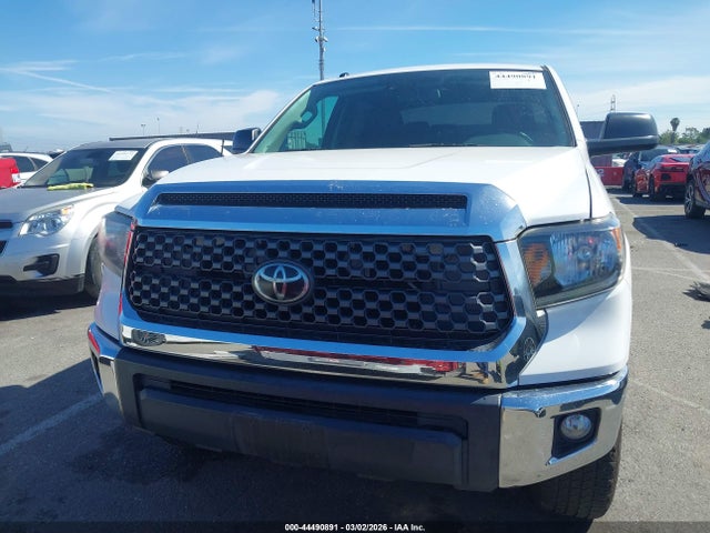 5TFEY5F12JX231583 Toyota Tundra Sr5 5.7l V8