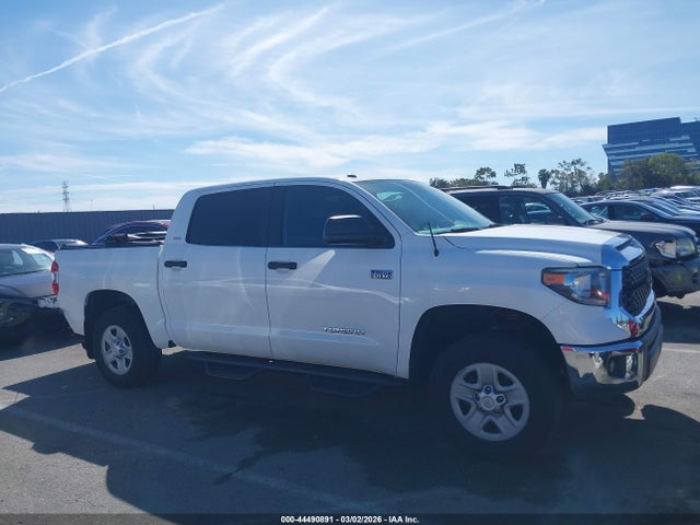 5TFEY5F12JX231583 Toyota Tundra Sr5 5.7l V8
