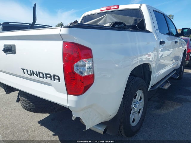 5TFEY5F12JX231583 Toyota Tundra Sr5 5.7l V8