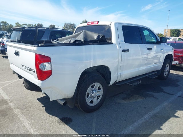 5TFEY5F12JX231583 Toyota Tundra Sr5 5.7l V8