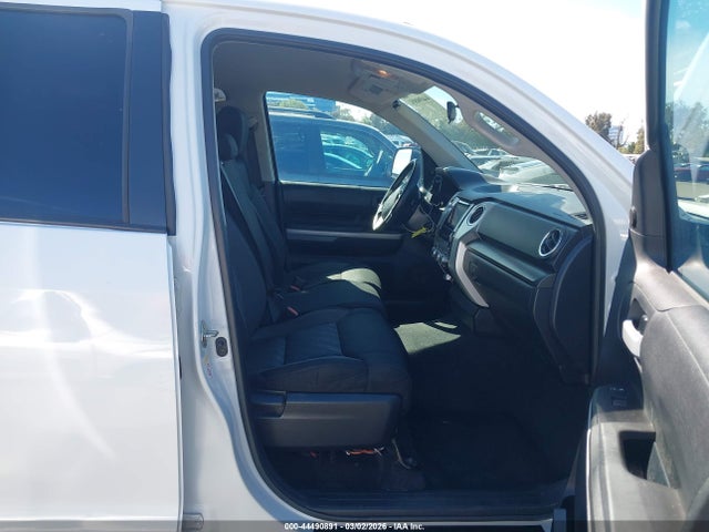 5TFEY5F12JX231583 Toyota Tundra Sr5 5.7l V8