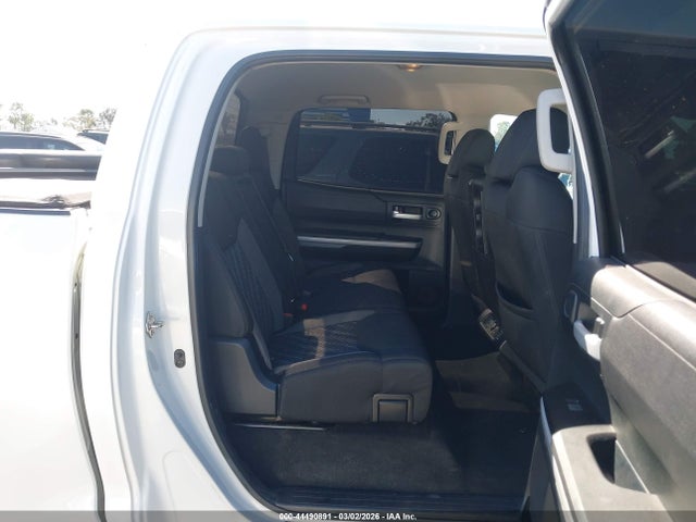 5TFEY5F12JX231583 Toyota Tundra Sr5 5.7l V8