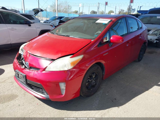 Toyota Prius Three 2015 JTDKN3DU7F1939917 Image 2