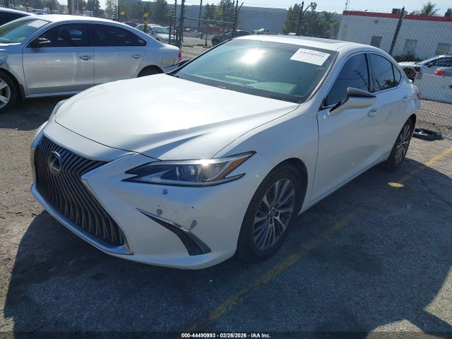 Lexus ES 300H 2020 58AD21B12LU009565 Image 2