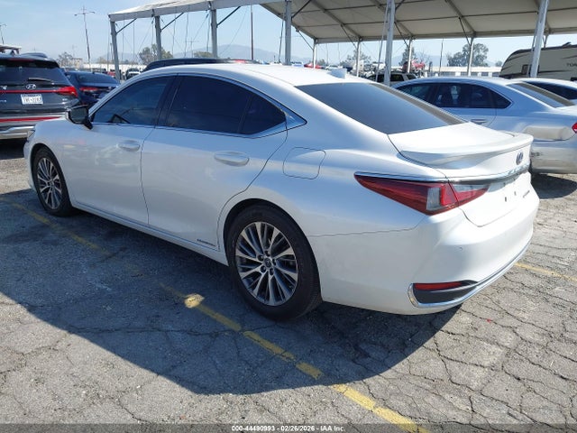 Lexus ES 300H 2020 58AD21B12LU009565 Image 3