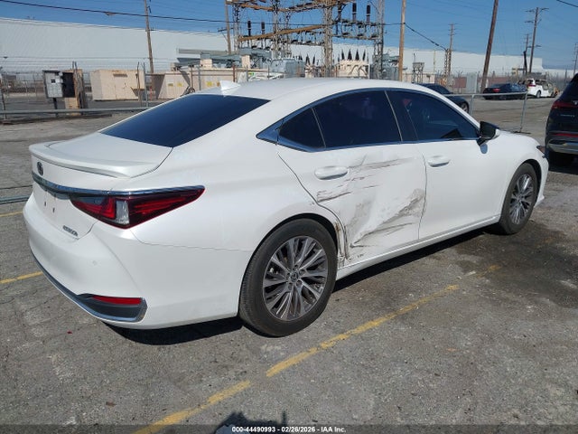 Lexus ES 300H 2020 58AD21B12LU009565 Image 4