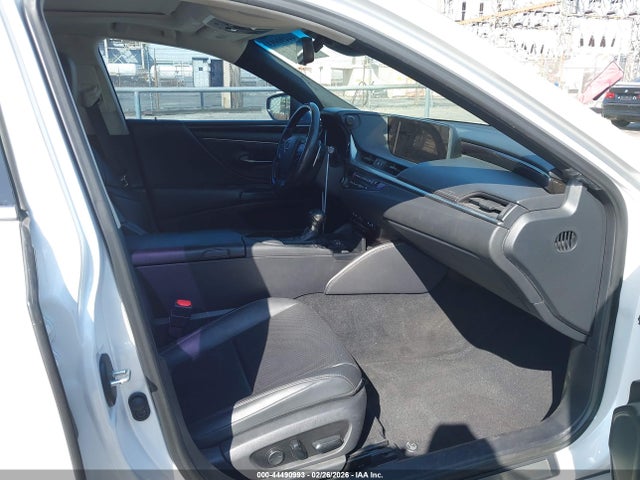 Lexus ES 300H 2020 58AD21B12LU009565 Image 5