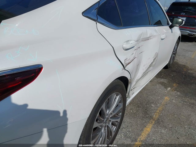 Lexus ES 300H 2020 58AD21B12LU009565 Image 6