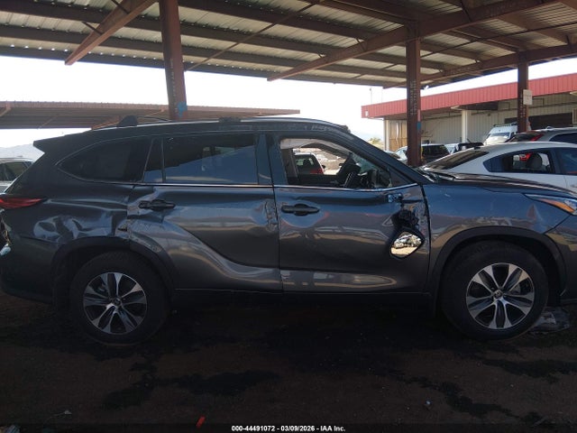 5TDGZRBH8LS045460 Toyota Highlander Xle