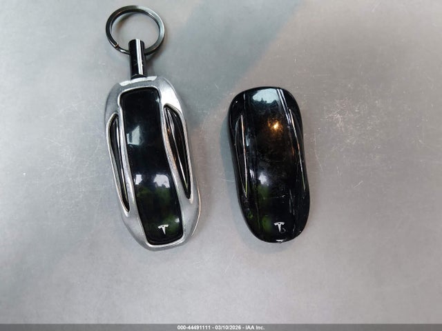 44491111 :رقم المزاد ، 5YJXCBE22JF103533 vin ، 2018 Tesla Model X مزاد بيع