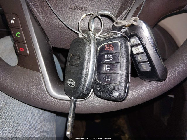 5XYZTDLB4HG388035 Hyundai Santa Fe Sport 2.4l