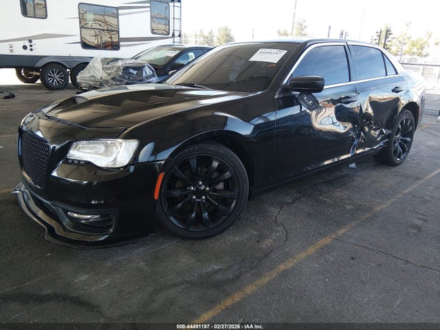 2017 CHRYSLER 300C 2C3CCAEG1HH566504 Photo 1