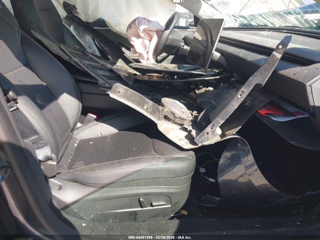 2025 TESLA MODEL 3 5YJ3E1EA6SF993580 Photo 4