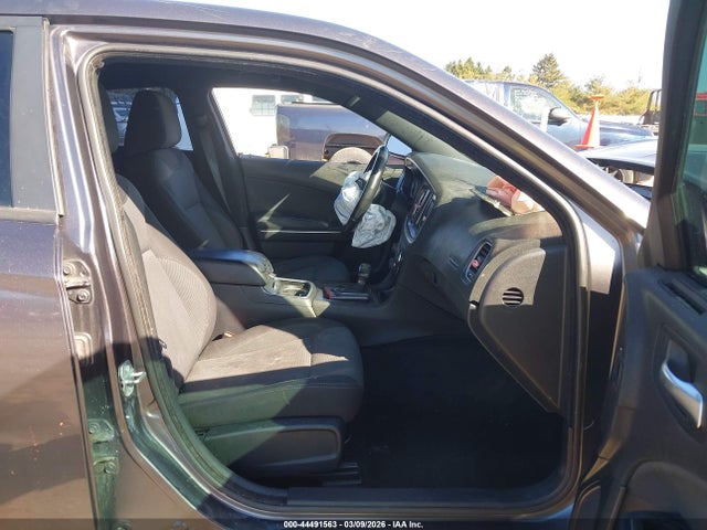 Продажа на аукционе авто 2015 Dodge Charger Se, vin: 2C3CDXBG2FH752635, номер лота: 44491563