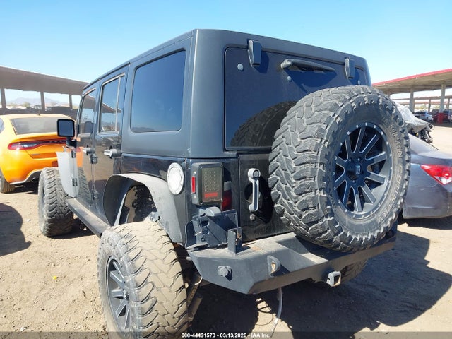 2017 JEEP WRANGLER UNLIMITED 1C4BJWDG1HL561415 Photo 2