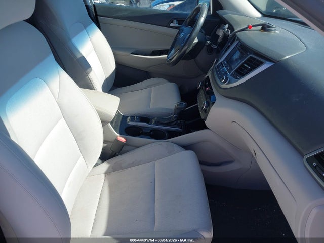 2017 HYUNDAI TUCSON KM8J3CA29HU383787 Photo 4