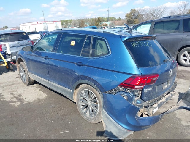 2018 VOLKSWAGEN TIGUAN 3VV3B7AX2JM016227 Photo 2