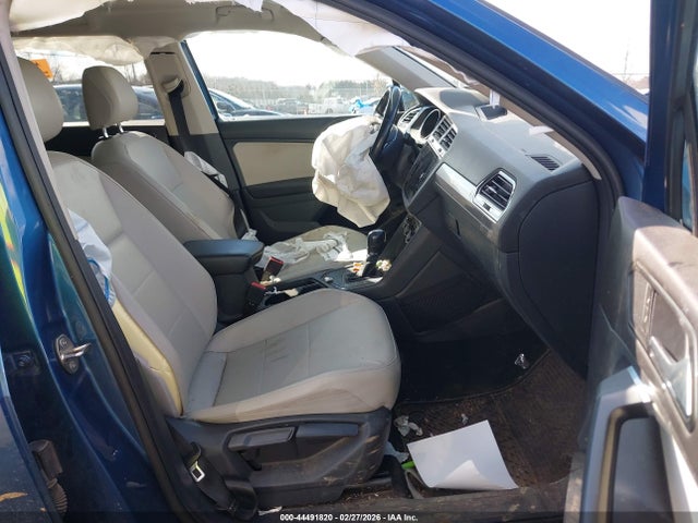 2018 VOLKSWAGEN TIGUAN 3VV3B7AX2JM016227 Photo 4