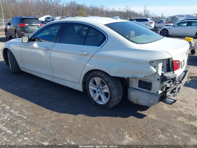 2012 BMW 528I WBAXG5C53CDY28813 Photo 2