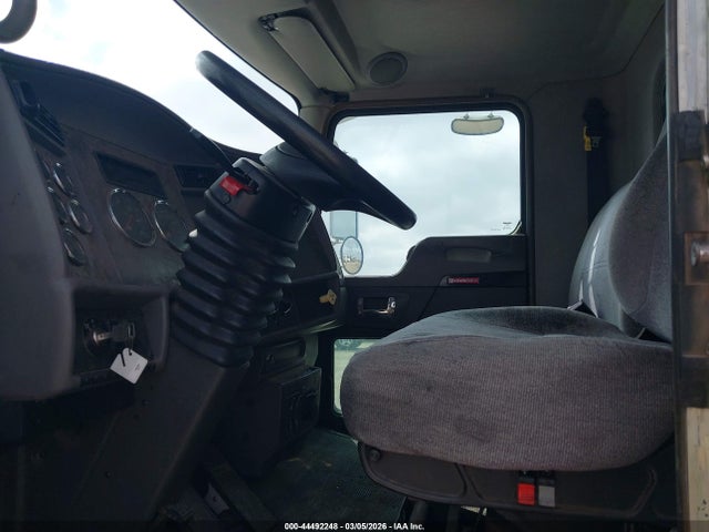 44492248 :رقم المزاد ، 2NKHHJ6X3EM410726 vin ، 2014 Kenworth Construction T270 مزاد بيع
