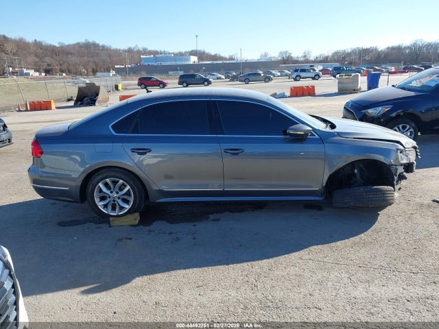 2016 Volkswagen Passat 1.8t S მანქანა იყიდება აუქციონზე, vin: 1VWAS7A39GC010693, აუქციონის ნომერი: 44492251
