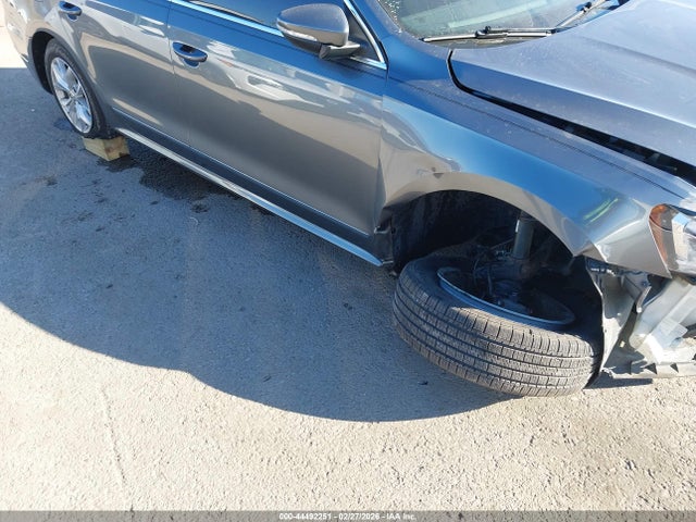 2016 Volkswagen Passat 1.8t S მანქანა იყიდება აუქციონზე, vin: 1VWAS7A39GC010693, აუქციონის ნომერი: 44492251