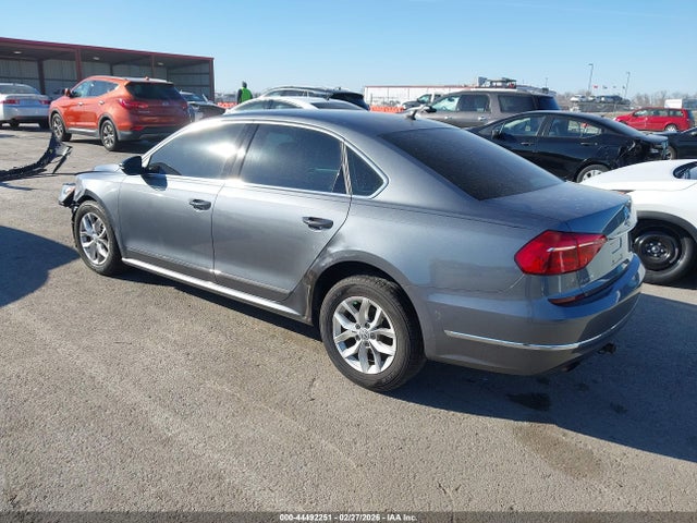 2016 Volkswagen Passat 1.8t S მანქანა იყიდება აუქციონზე, vin: 1VWAS7A39GC010693, აუქციონის ნომერი: 44492251