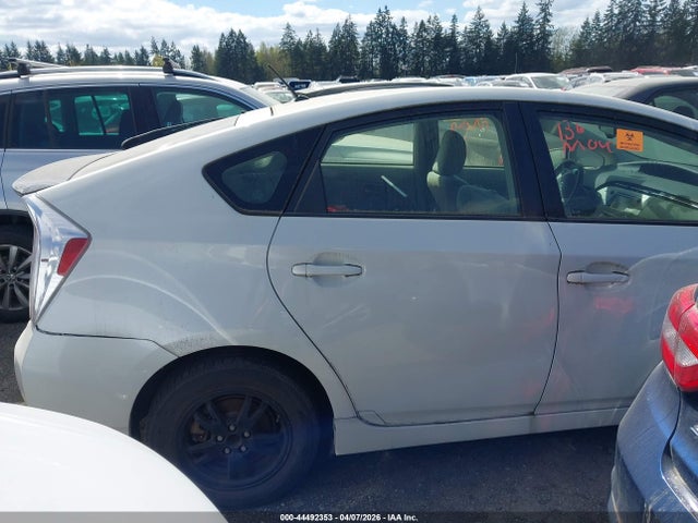 Toyota Prius Two 2014 JTDKN3DU3E1763818 Image 18